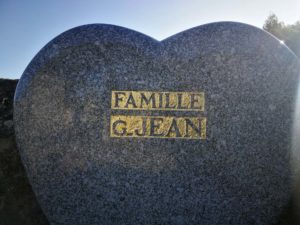 pierre tombale coeur et gravure or