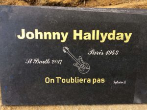 pierre tombale johnny hallyday